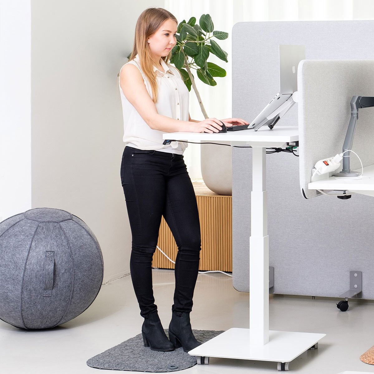 Stoo® Desk Single & Roll-Ergonomic | Suomen Satulatuolikeskus